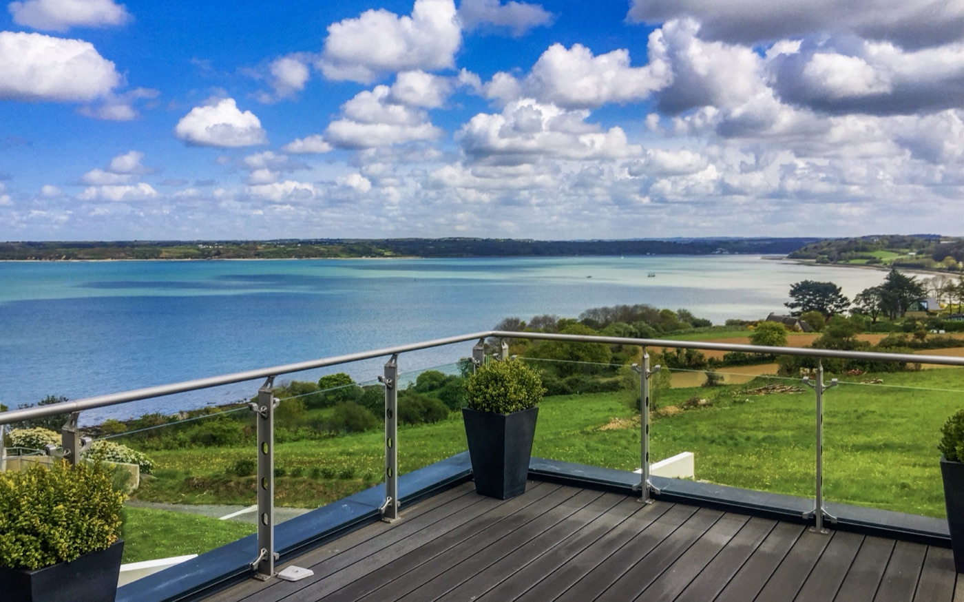 Terrasse avec vue panoramique sur la mer