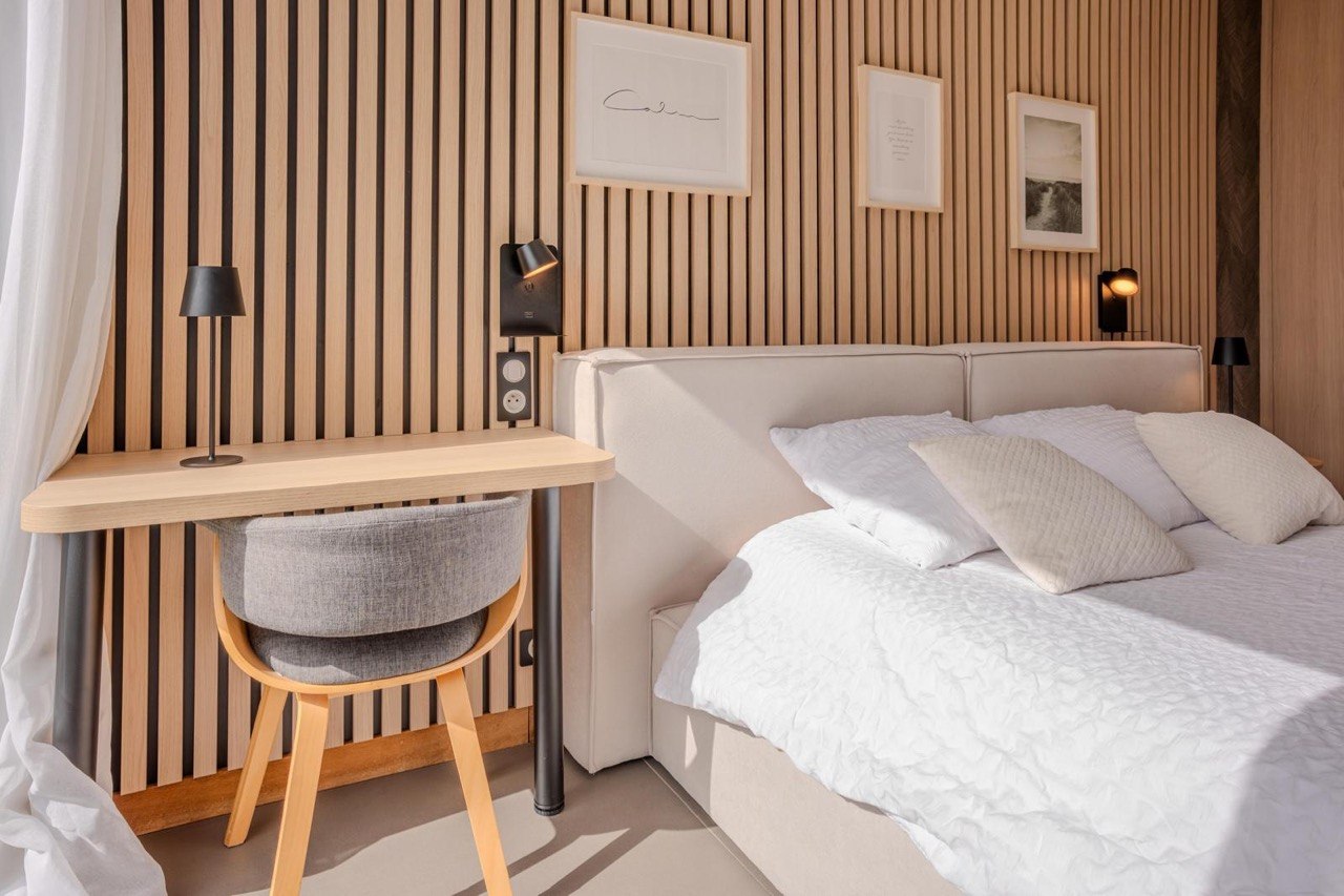 Chambre, détail tête de lit